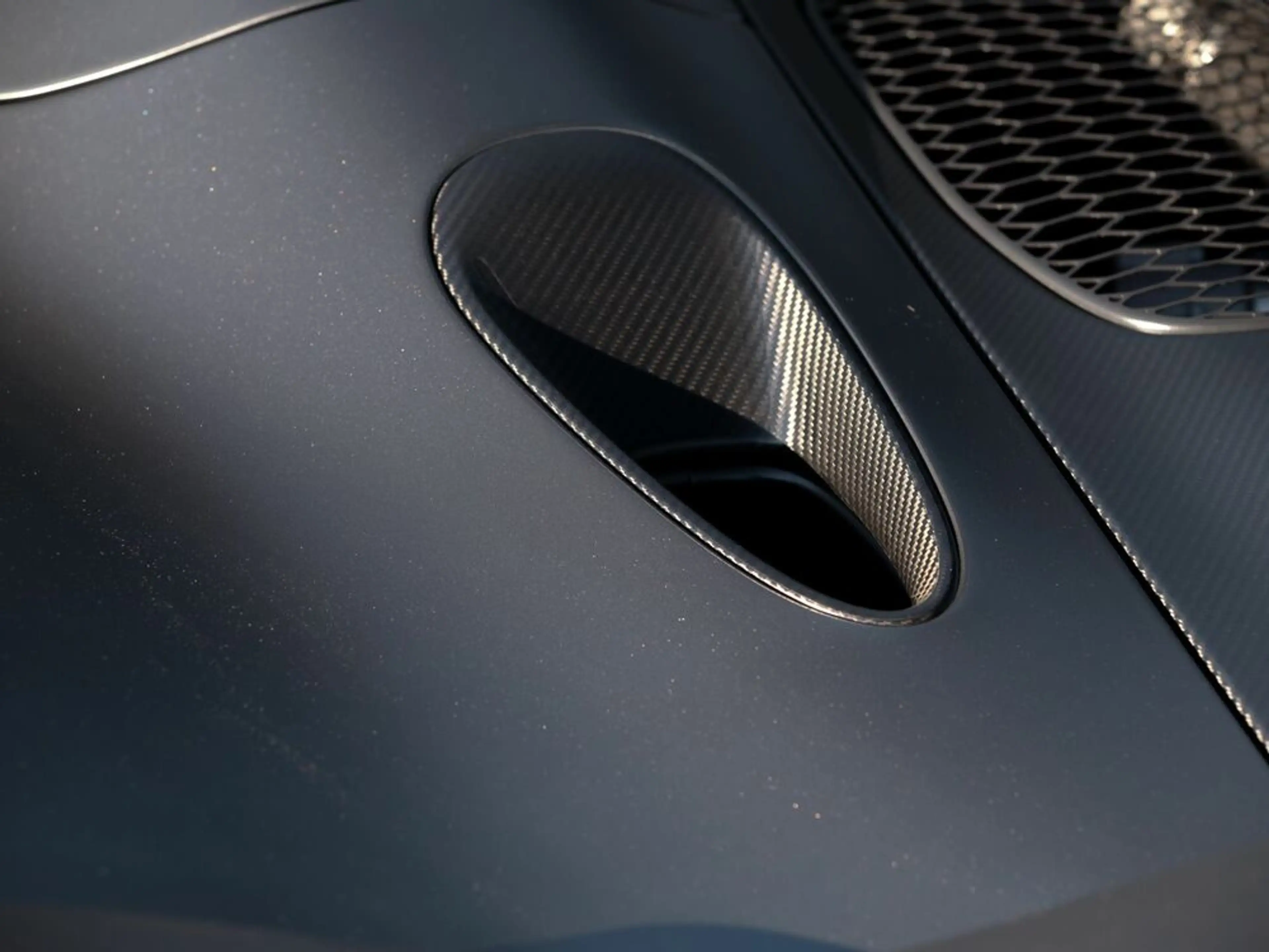 McLaren Elva Elva XP1 / Satin Kilo Grey / Full Carbon Fibre — photo 11