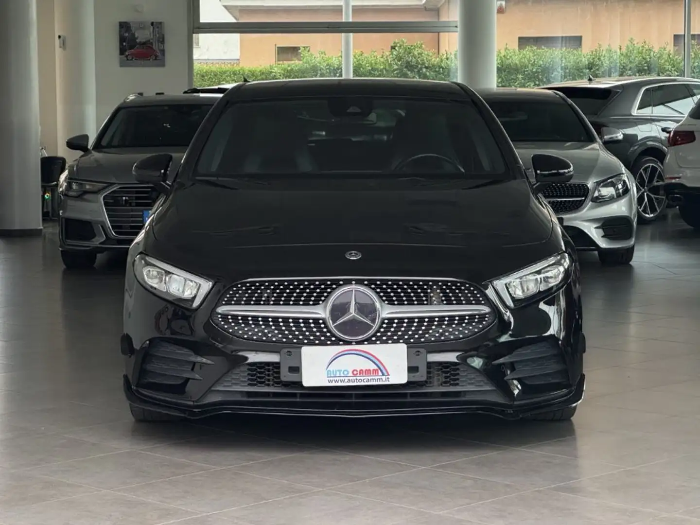 Mercedes-Benz A 180 d Automatic Premium AMG Schwarz - 2