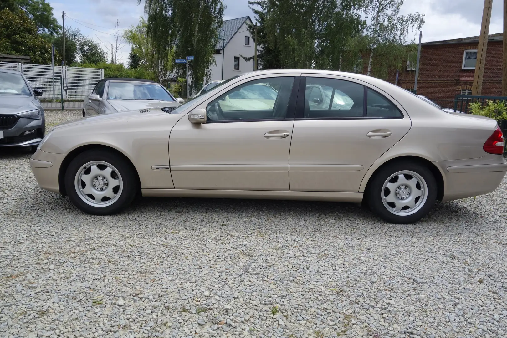 Mercedes-Benz E 240 Beige - 2