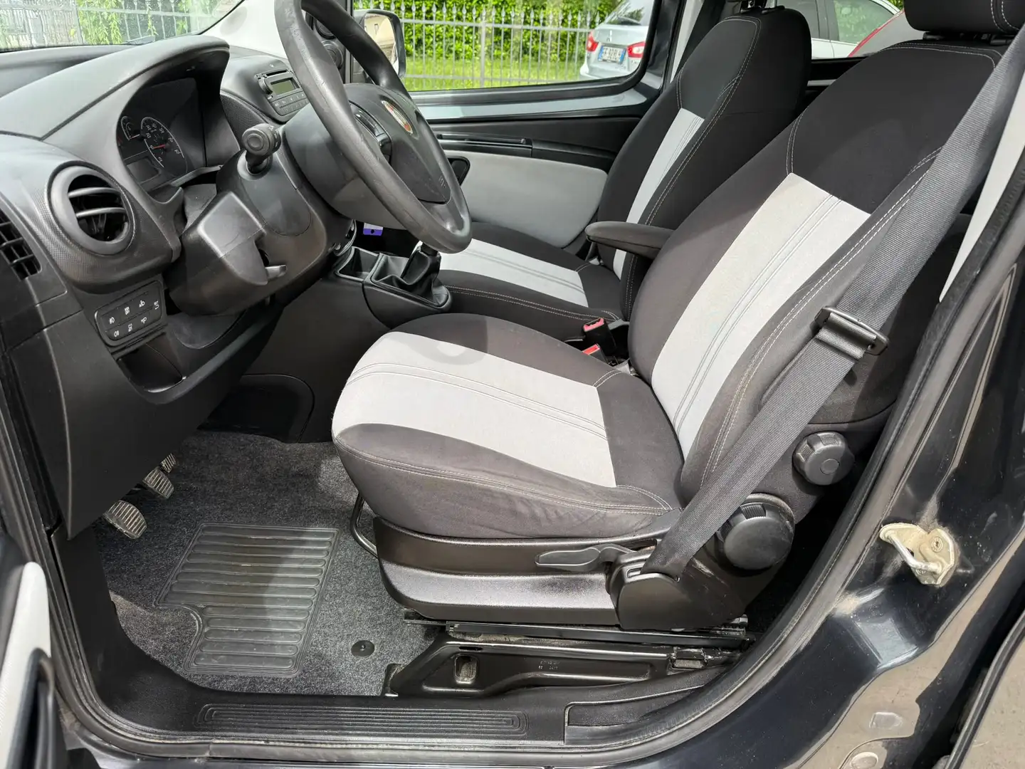 Fiat Qubo 1.3 mjt DIESEL 75Cv GANCIO TRAINO Nero - 2