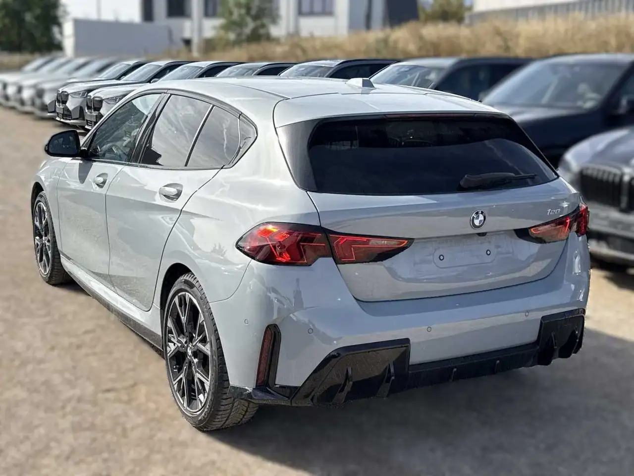 2025 BMW 120 M Sport 360°CAM/HUD/AHK/H-KARDON/LED/MULTI, photograph 2