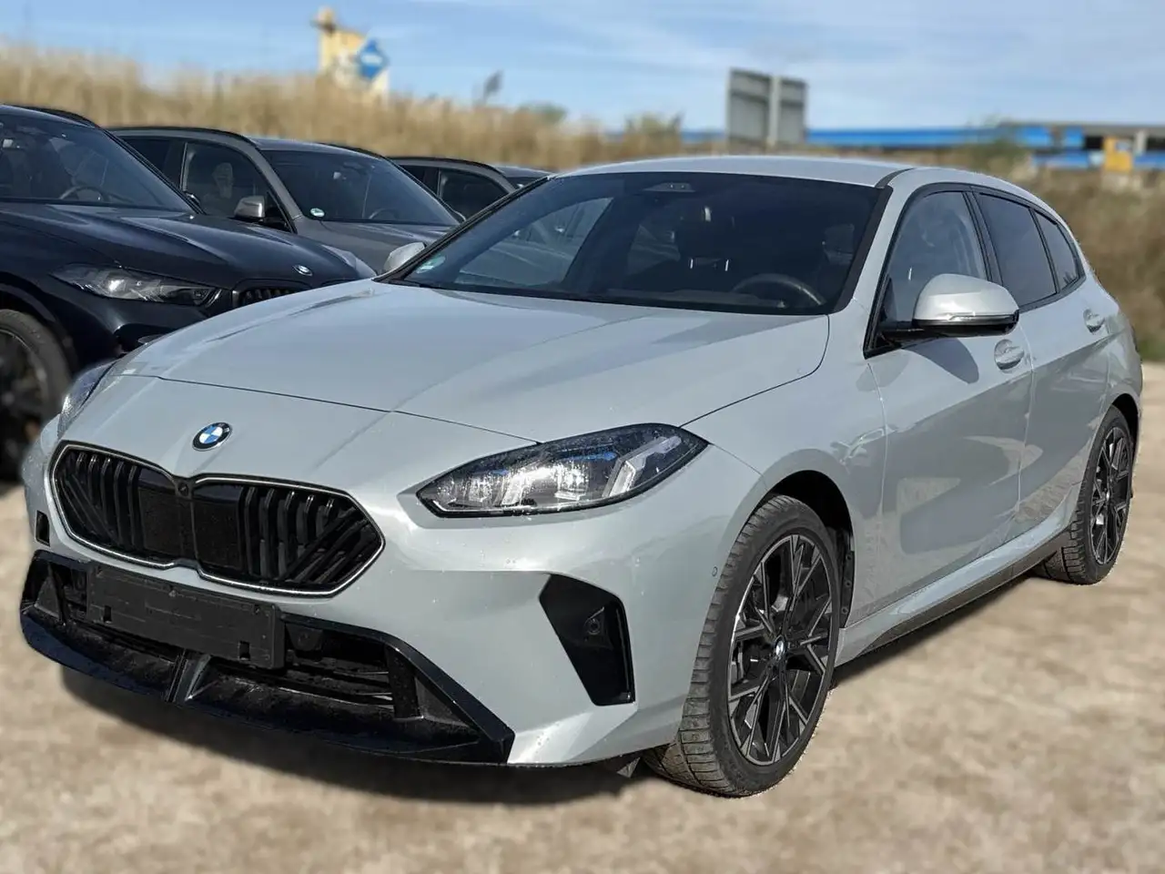 2025 BMW 120 M Sport 360°CAM/HUD/AHK/H-KARDON/LED/MULTI, photograph 1