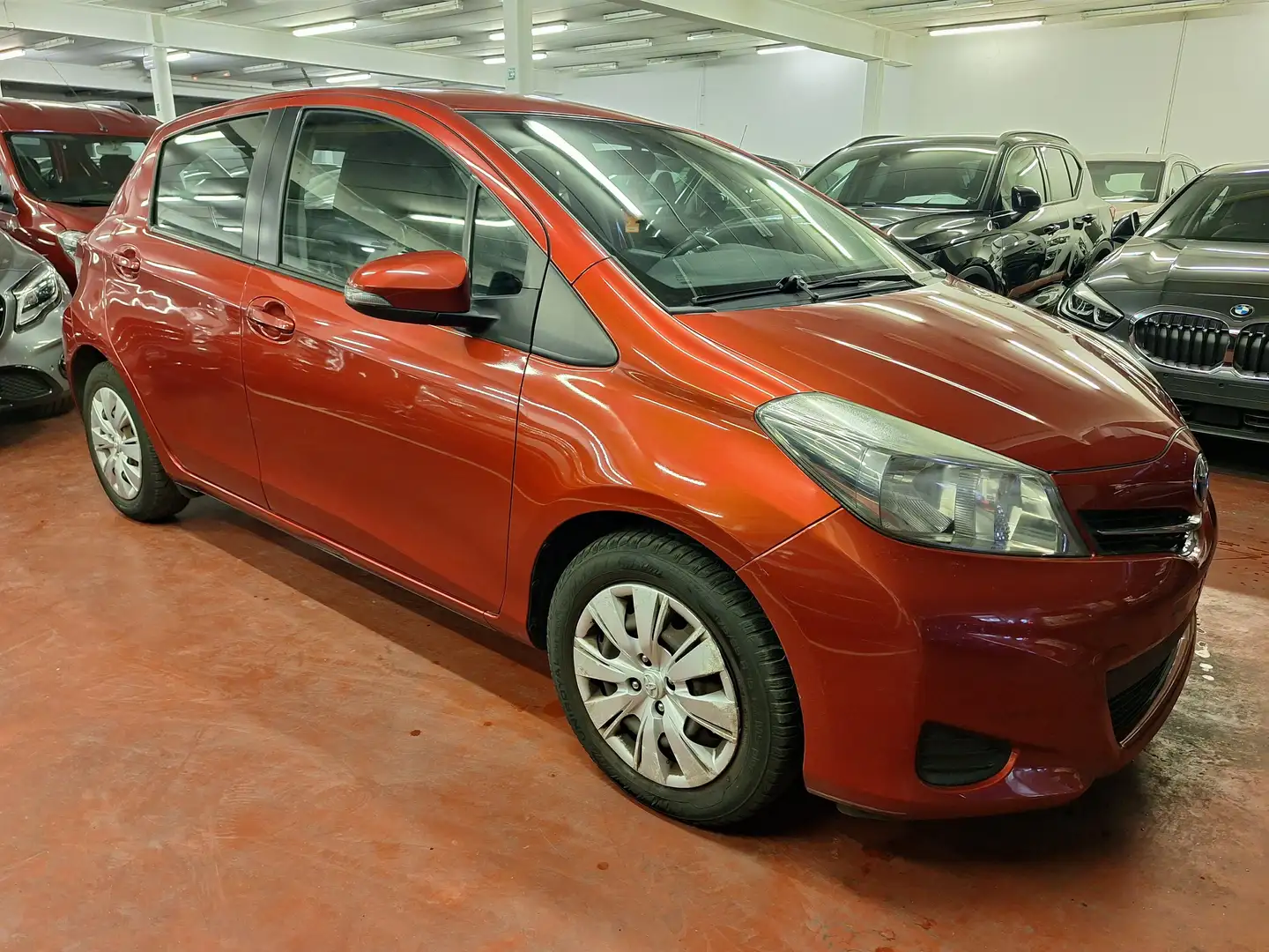 Toyota Yaris 1.0i VVT-i Comfort Oranje - 2