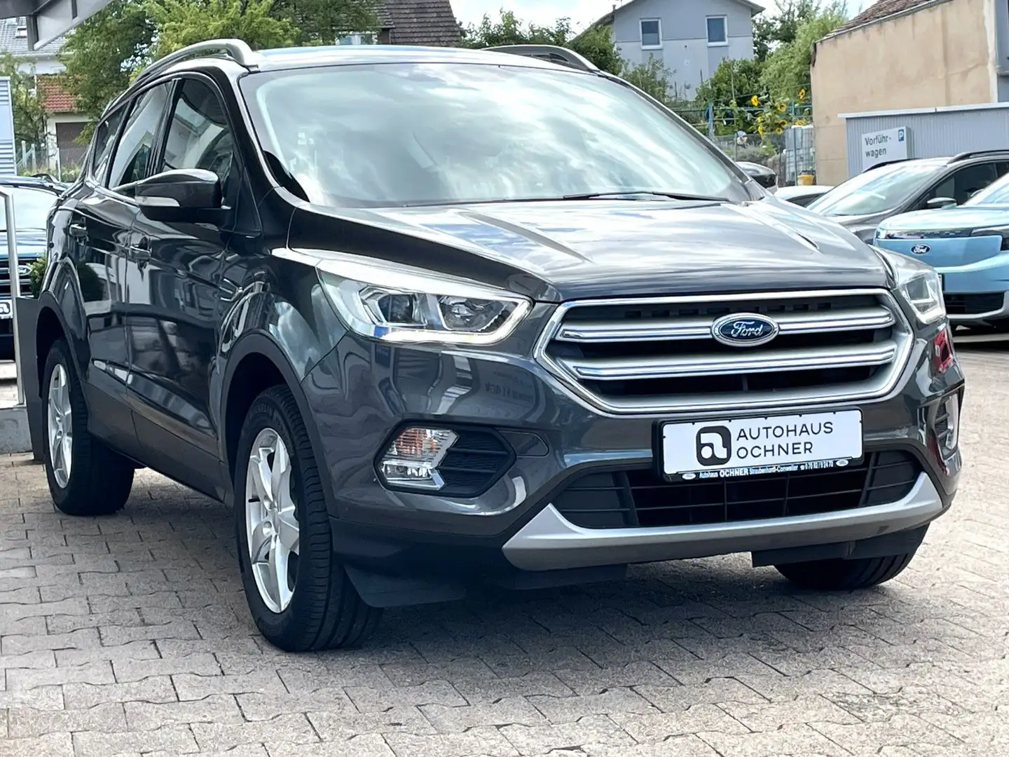 Ford Kuga 1.5 EcoBoost Cool & Connect Grau - 2