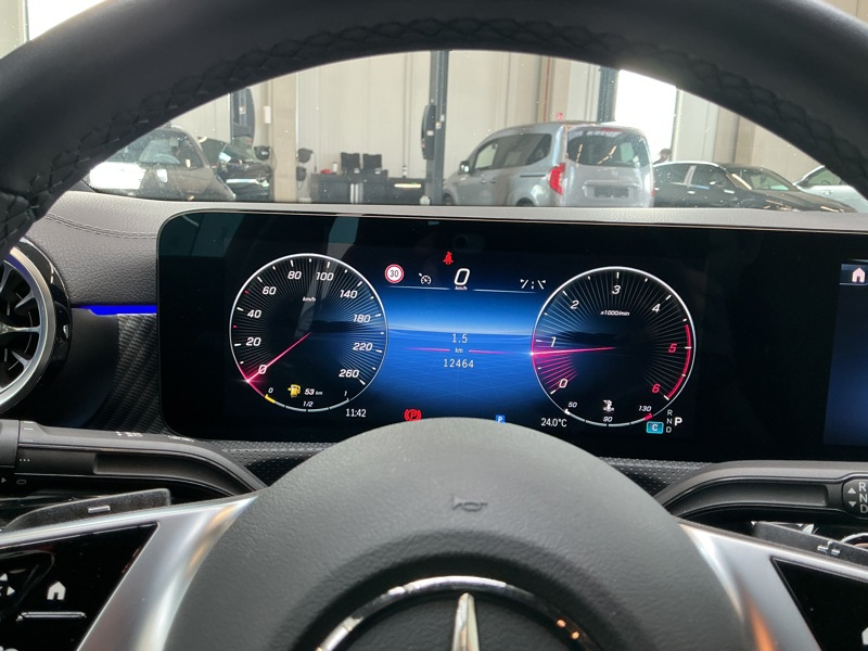 Mercedes-Benz CLA 180 d Coupé Luxury Line — photo 13