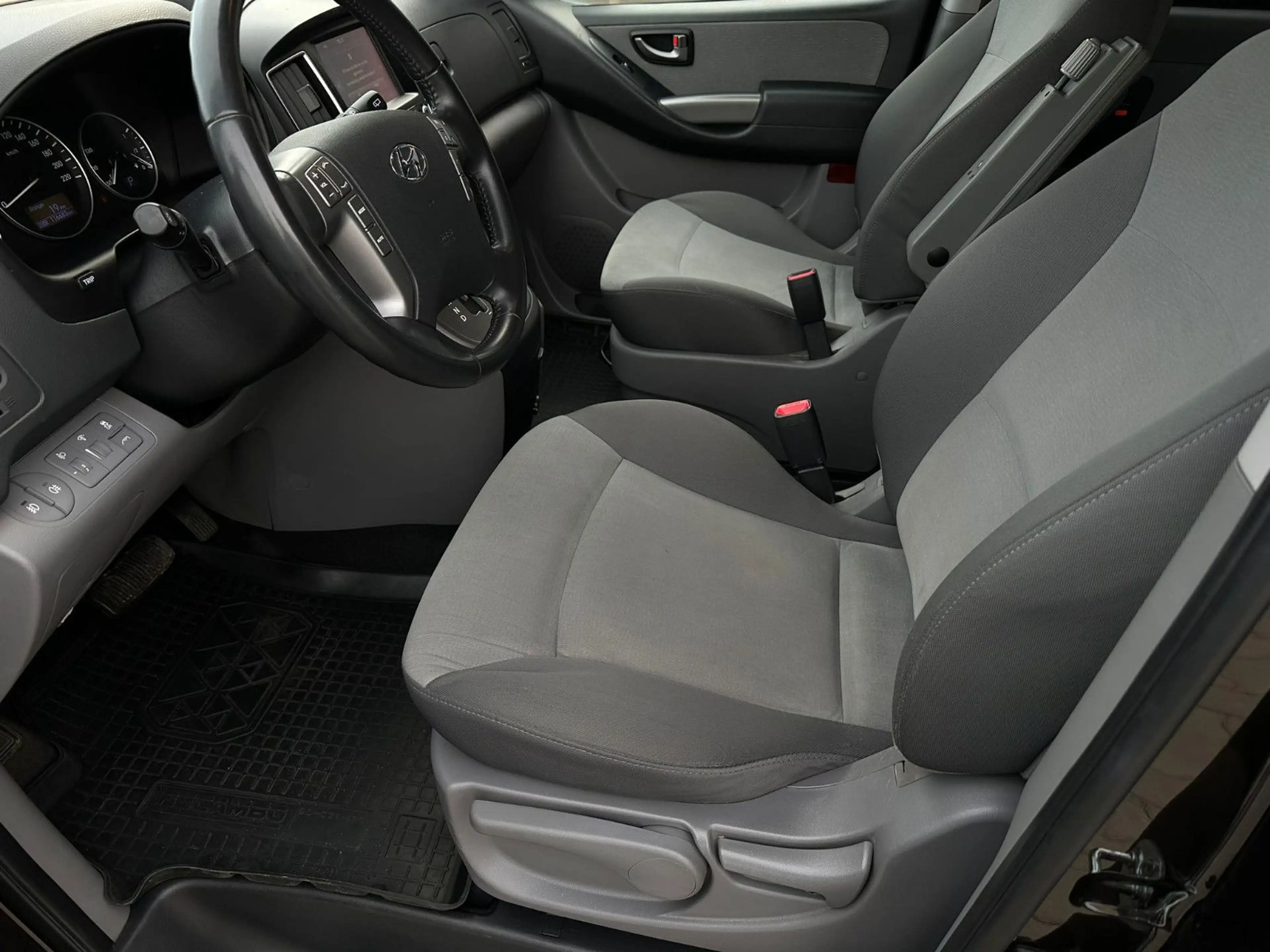Hyundai H-1 Travel Navi BT Temp AHK Sitzhzg Dach — photo 2