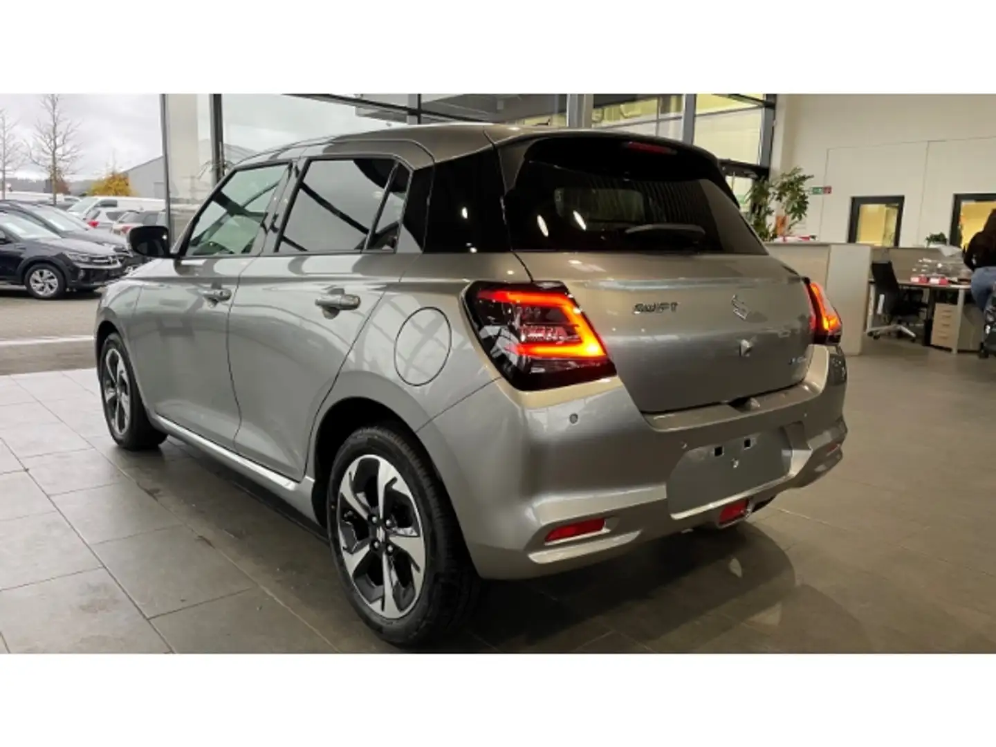 Suzuki Swift 1.2 Comfort + LED NAVI ACC Kamera SitzHZG APP Conn Silber - 2