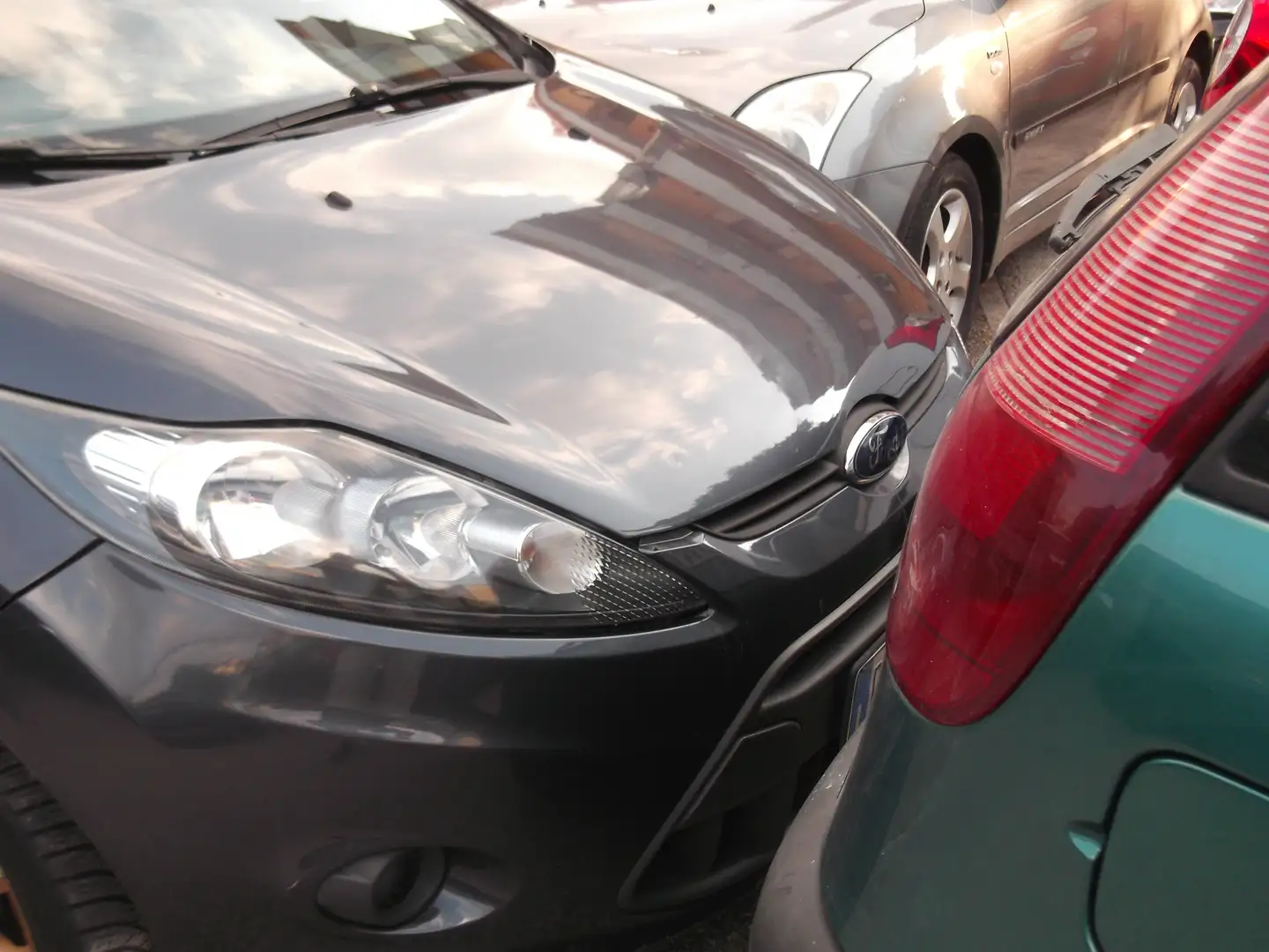 Ford Fiesta Fiesta VI 2008 3p 1.2 16v + 82cv Gris - 1