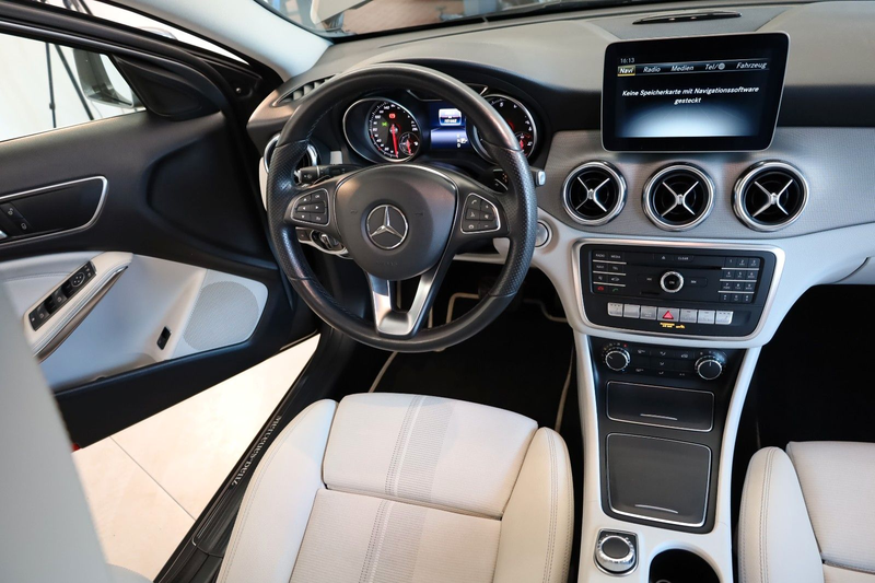 Mercedes-Benz GLA 200 /Navi/PDC/LED/AHK/ — photo 14