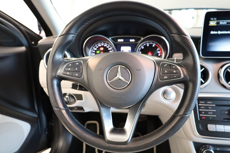 Mercedes-Benz GLA 200 /Navi/PDC/LED/AHK/ — photo 12
