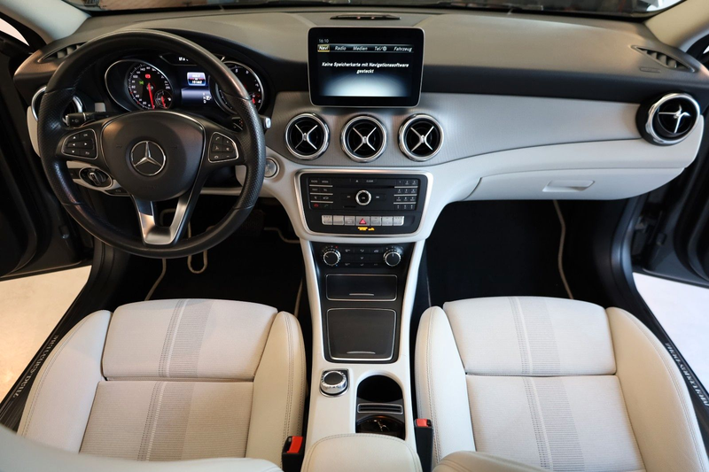 Mercedes-Benz GLA 200 /Navi/PDC/LED/AHK/ — photo 11