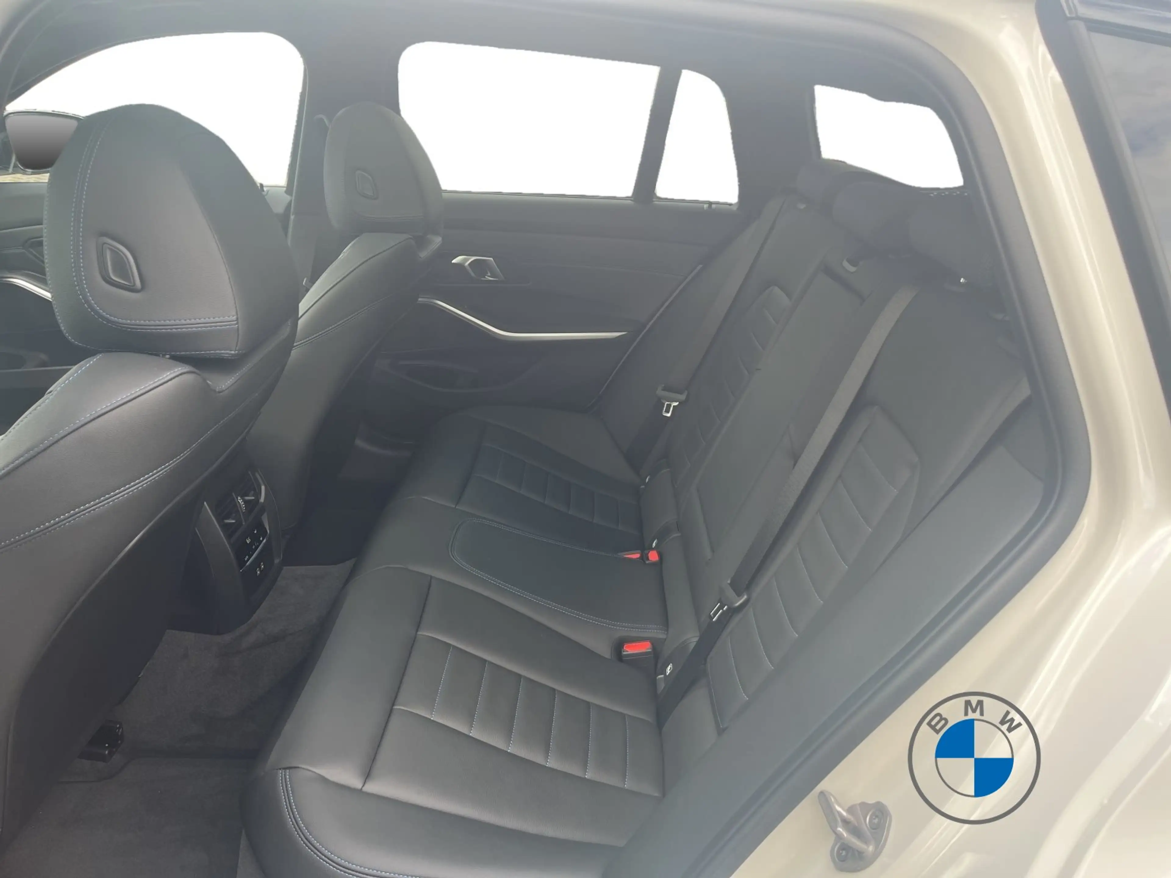 BMW 340 M340d xDrive Touring M Sport 19" LED Pano HIFI — photo 15