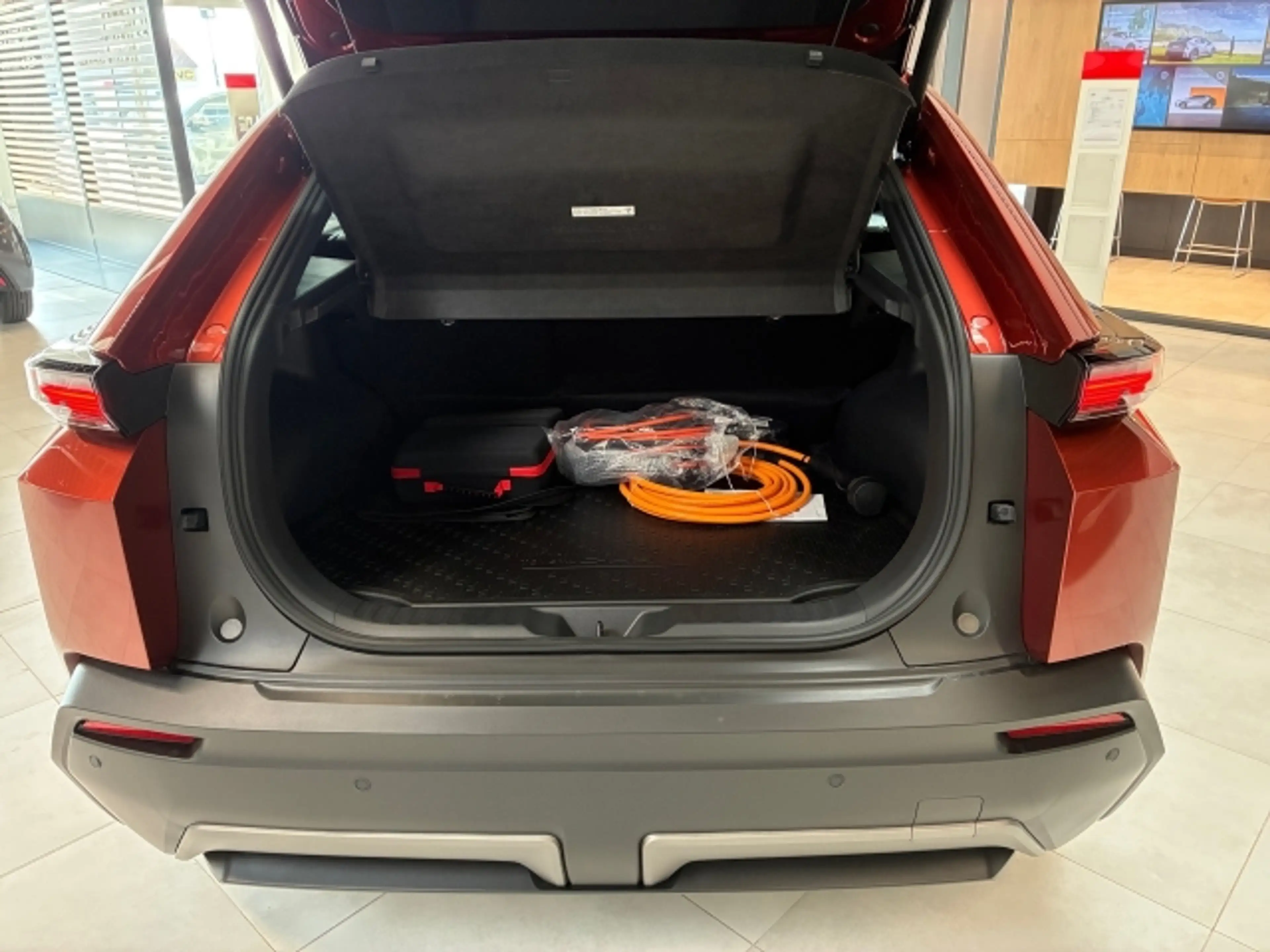 Toyota C-HR+ Toyota C-HR+ 5-Türer Teamplayer Elektromotor / 77 — photo 12