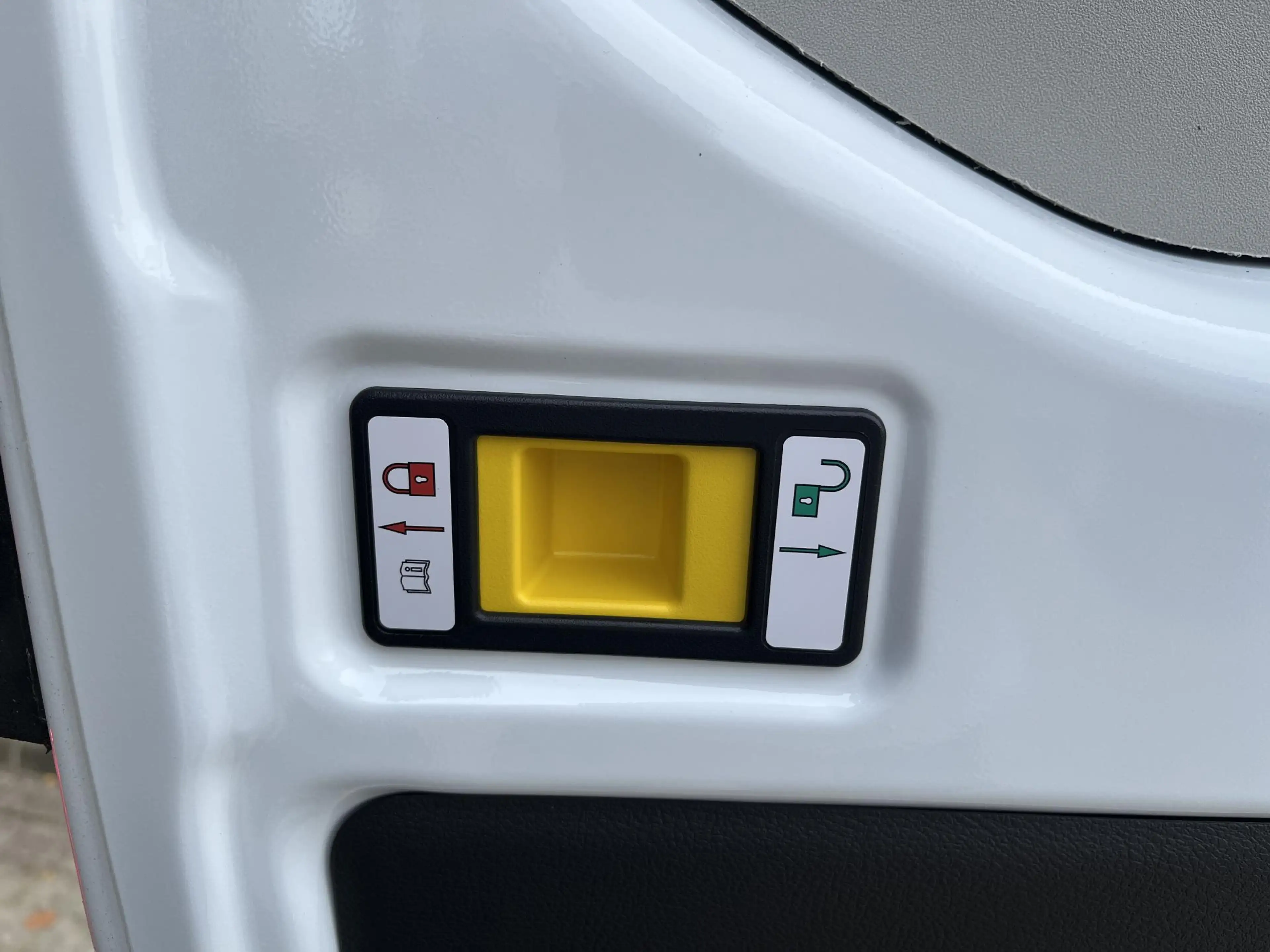 Ford E-Transit 350 L3H2 Trend 68 kWh | Bliz | Achteruitrijdcamera — photo 15