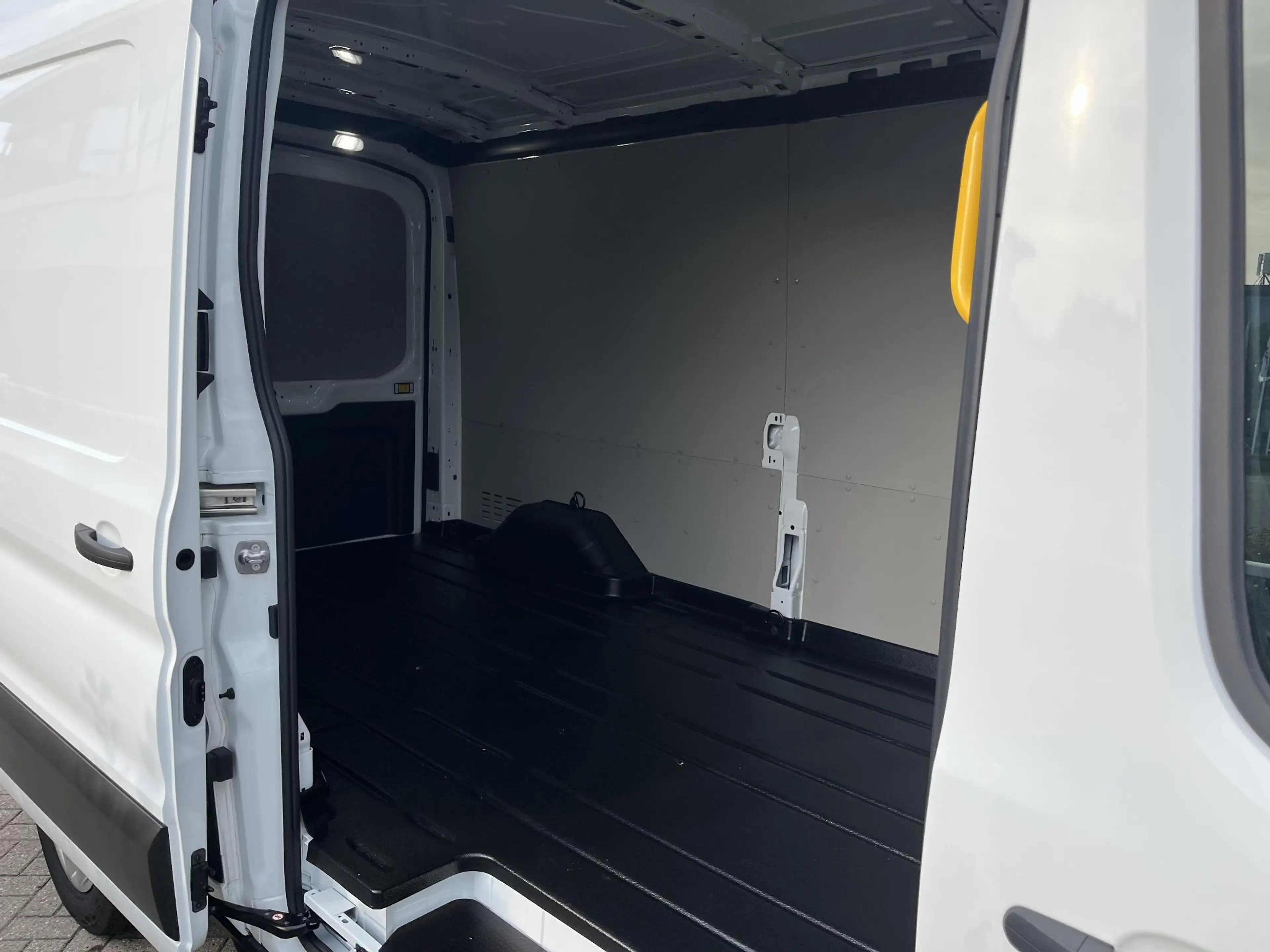 Ford E-Transit 350 L3H2 Trend 68 kWh | Bliz | Achteruitrijdcamera — photo 11