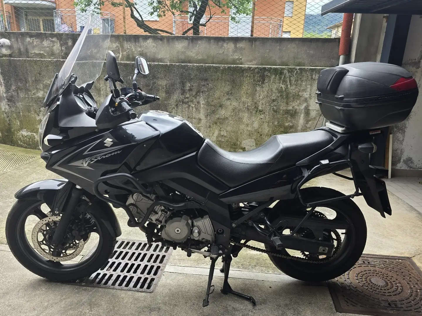 Suzuki V-Strom 650 Explorer Nero - 2