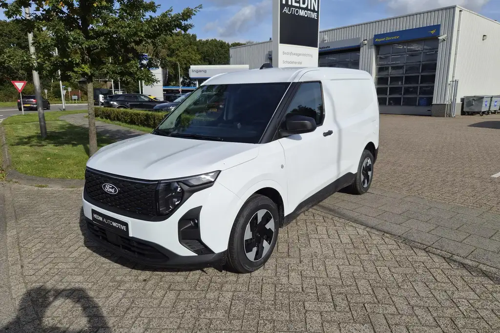 Ford Transit Courier 2026 из Европы — купить под ключ