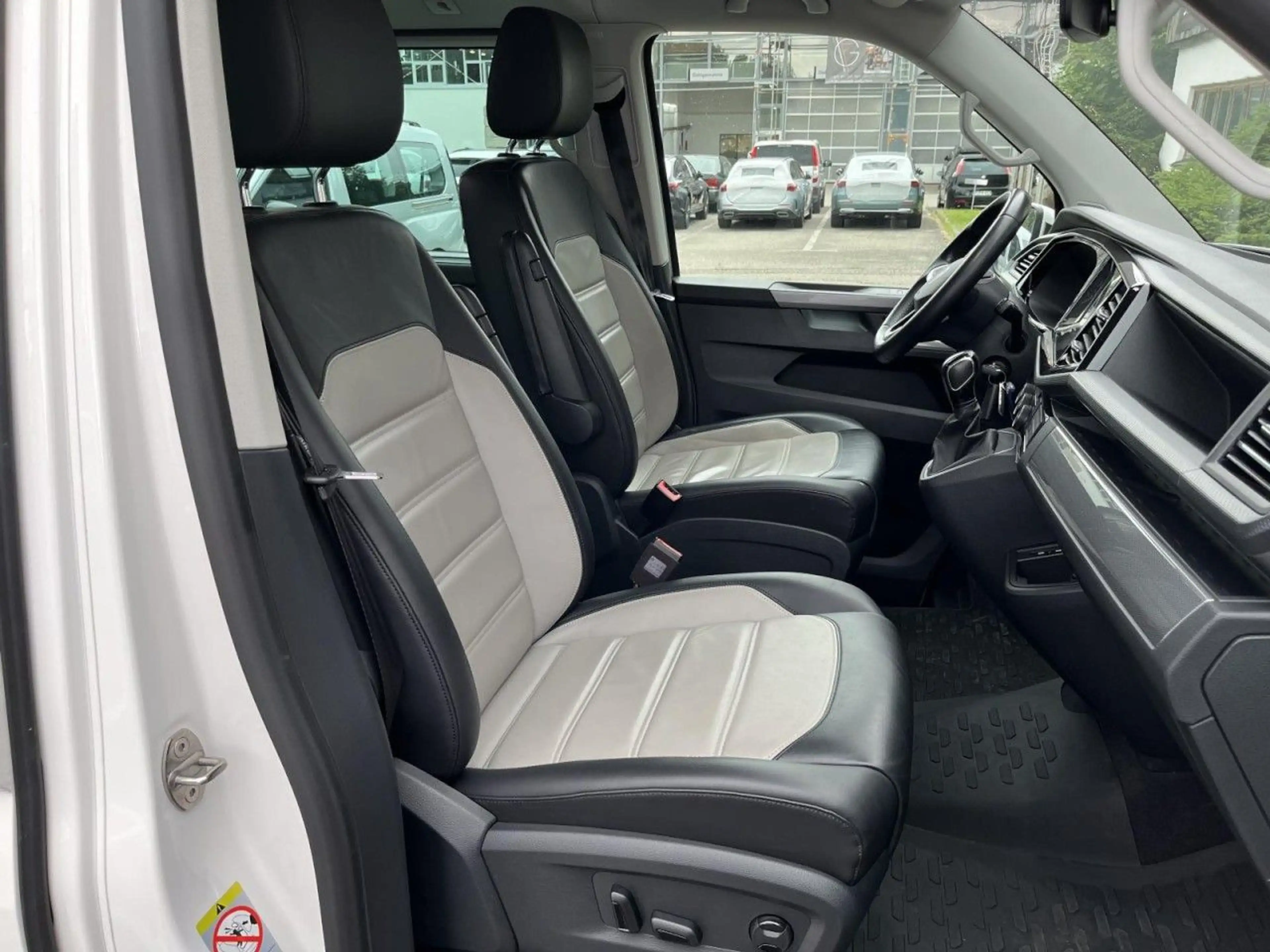 Volkswagen T6.1 Multivan Highline 2,0 TDI DSG 4Motion (AHK+ — photo 11