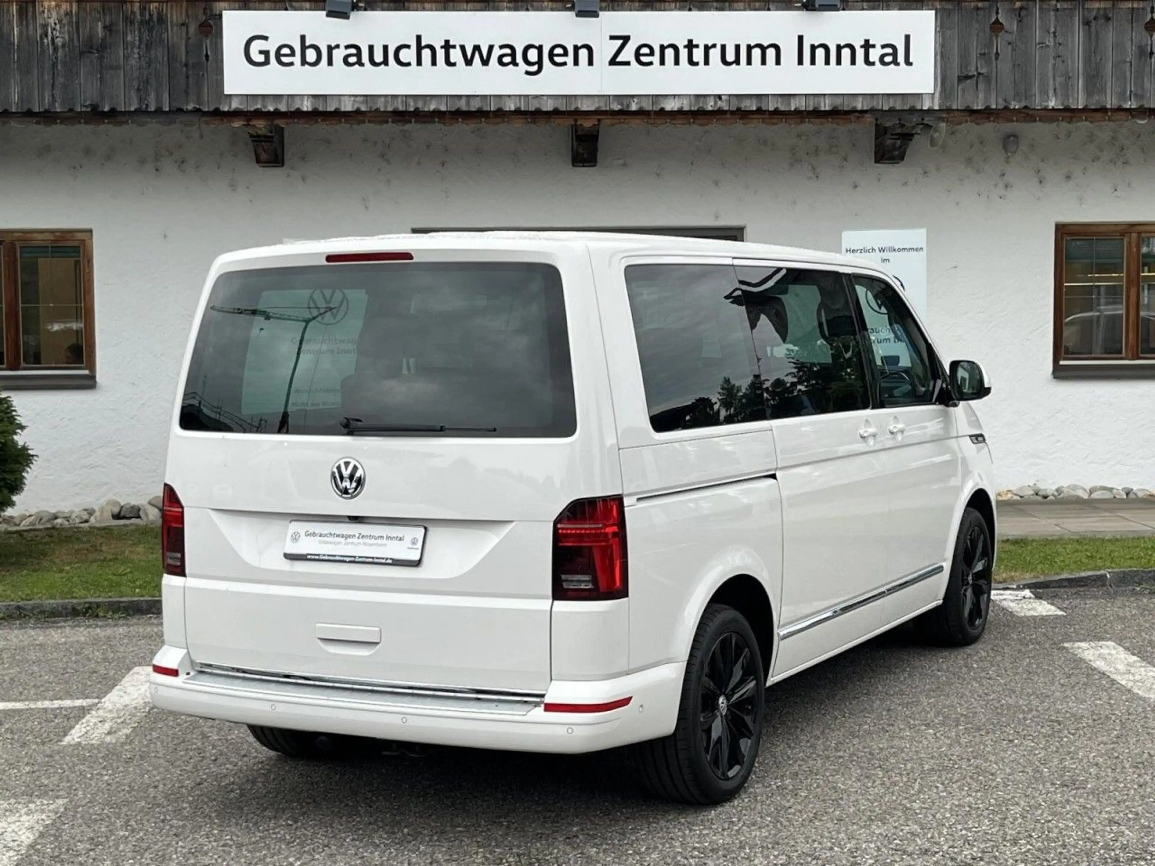 Volkswagen T6.1 Multivan Highline 2,0 TDI DSG 4Motion (AHK+ — photo 5