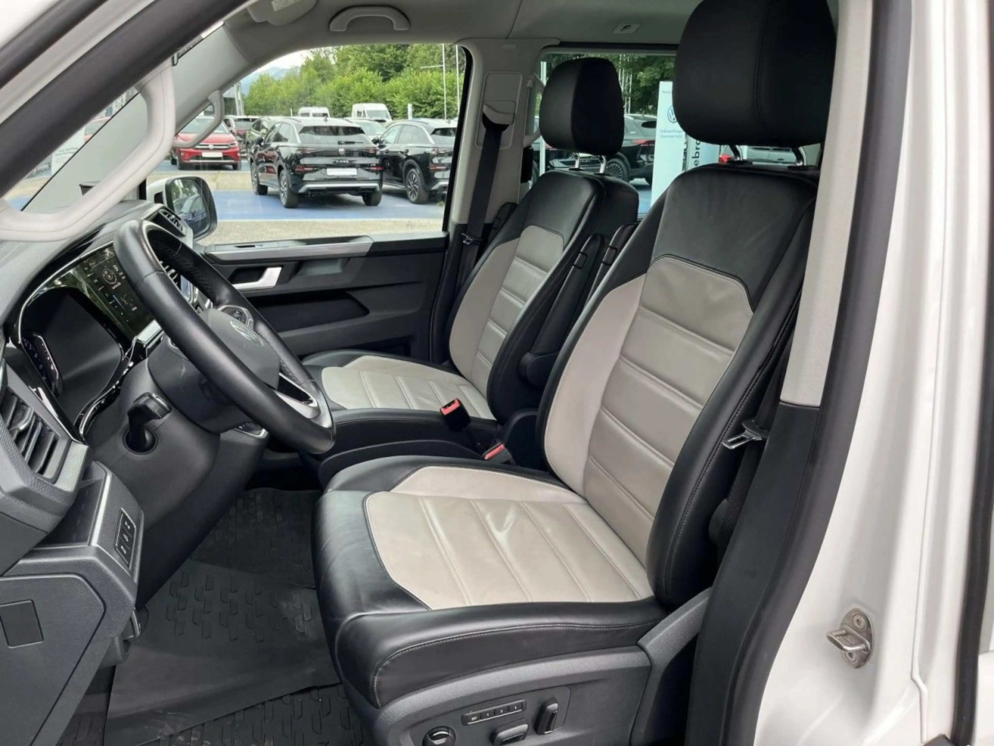 Volkswagen T6.1 Multivan Highline 2,0 TDI DSG 4Motion (AHK+ — photo 10