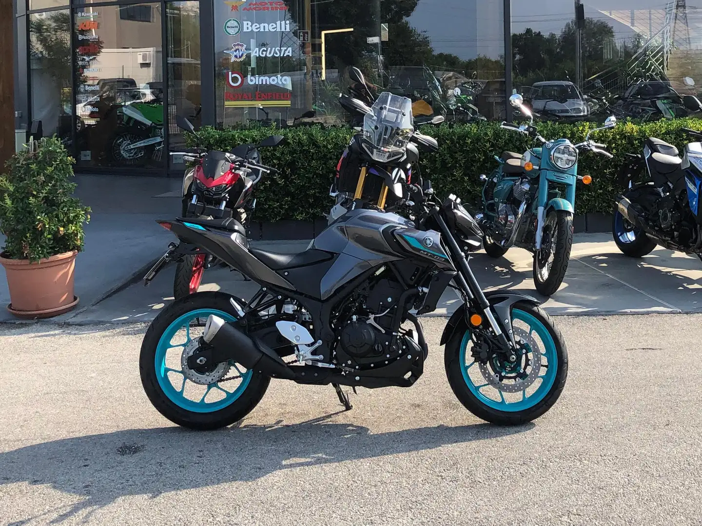 Yamaha MT-03 Grigio - 1