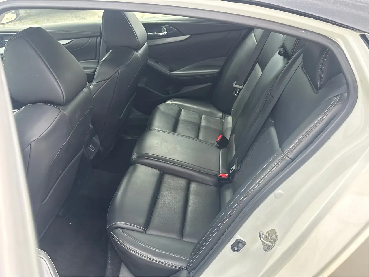 Nissan Maxima снимка Nissan Maxima
