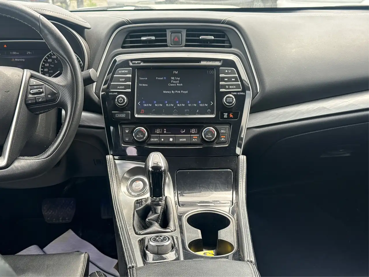 Nissan Maxima снимка Nissan Maxima