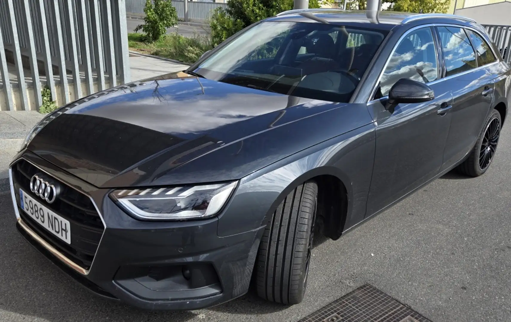 Audi A4 30 TDI Black line S tronic 100kW Gris - 1