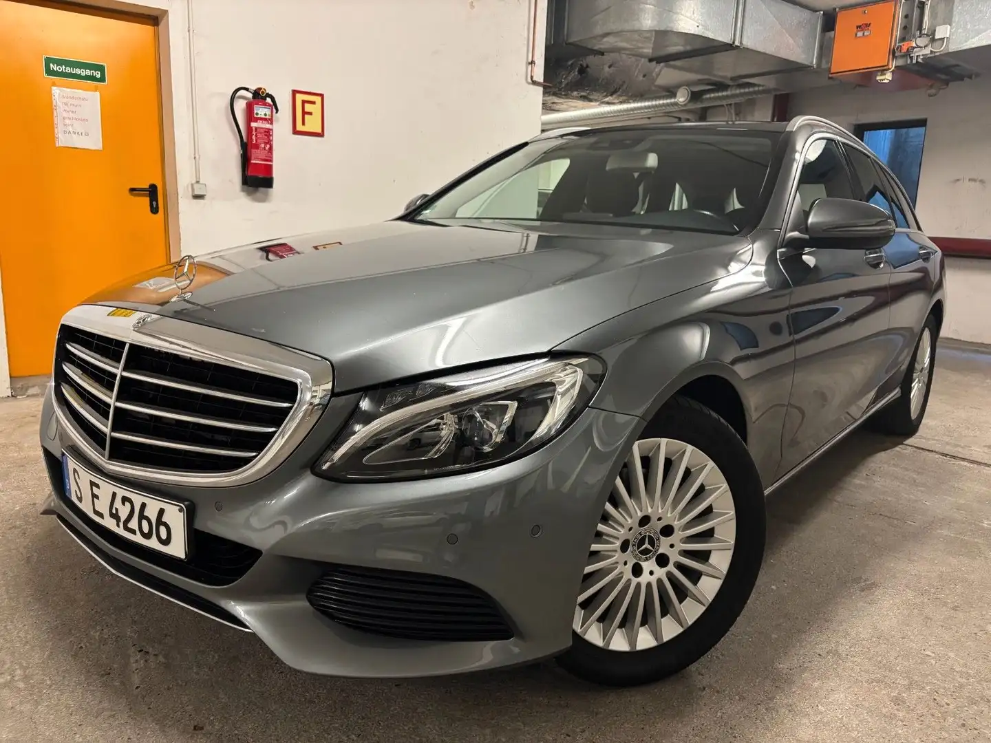 Mercedes-Benz C 220 T BLUE TEC / 9 G-TRONIC|PANO|TÜV NEU|1HAND Grau - 2