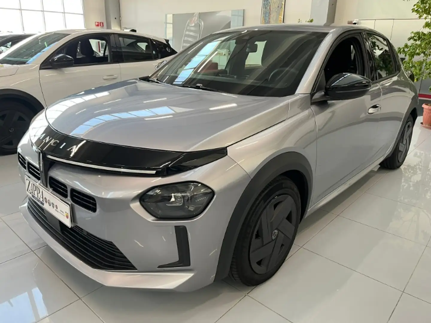 Lancia Ypsilon Hybrid e-DCT Gris - 1