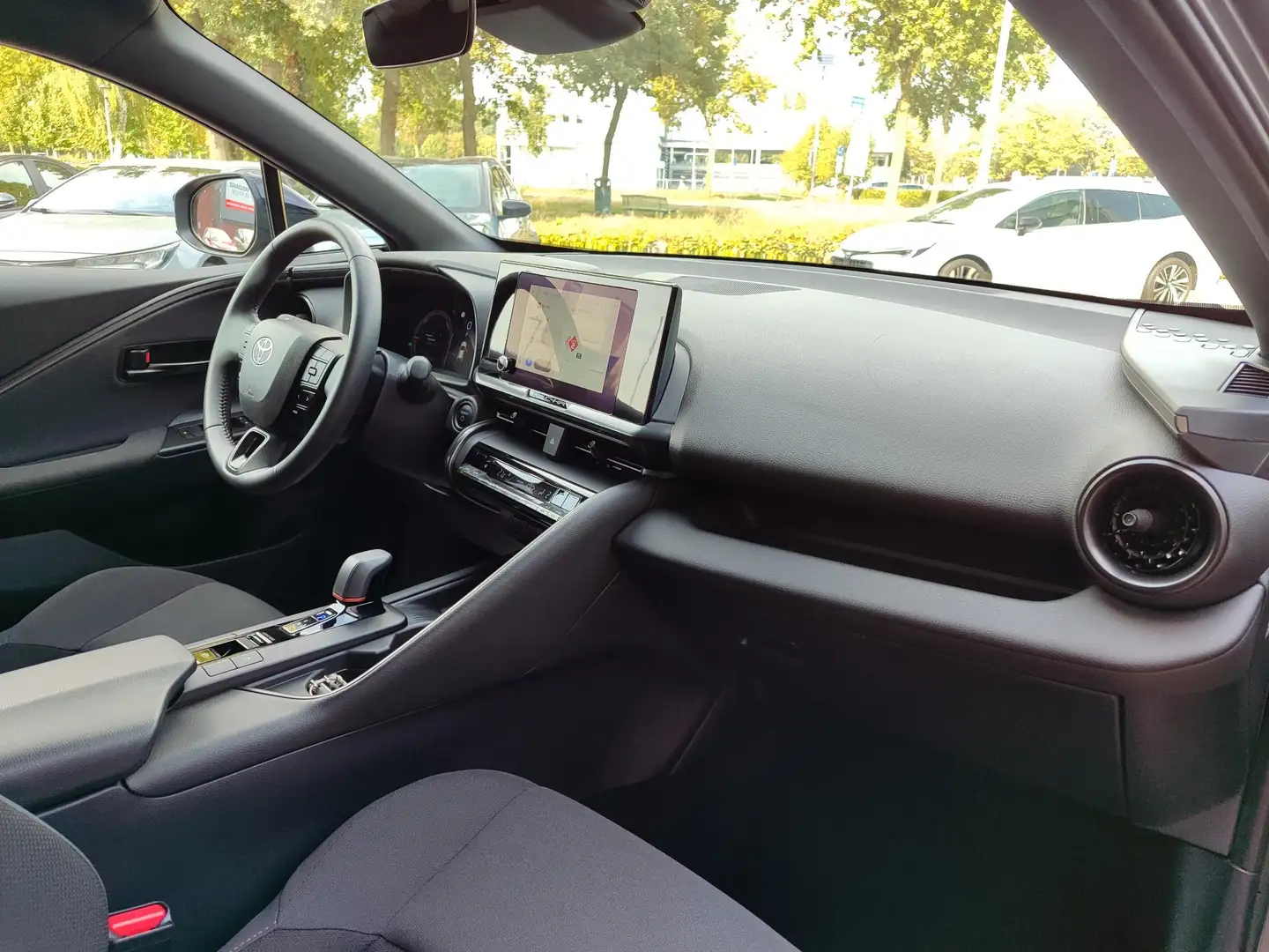 Toyota C-HR Hybrid 140 DYNAMIC KEYLESS PARK-SENSOREN BLIND SPO Grau - 2