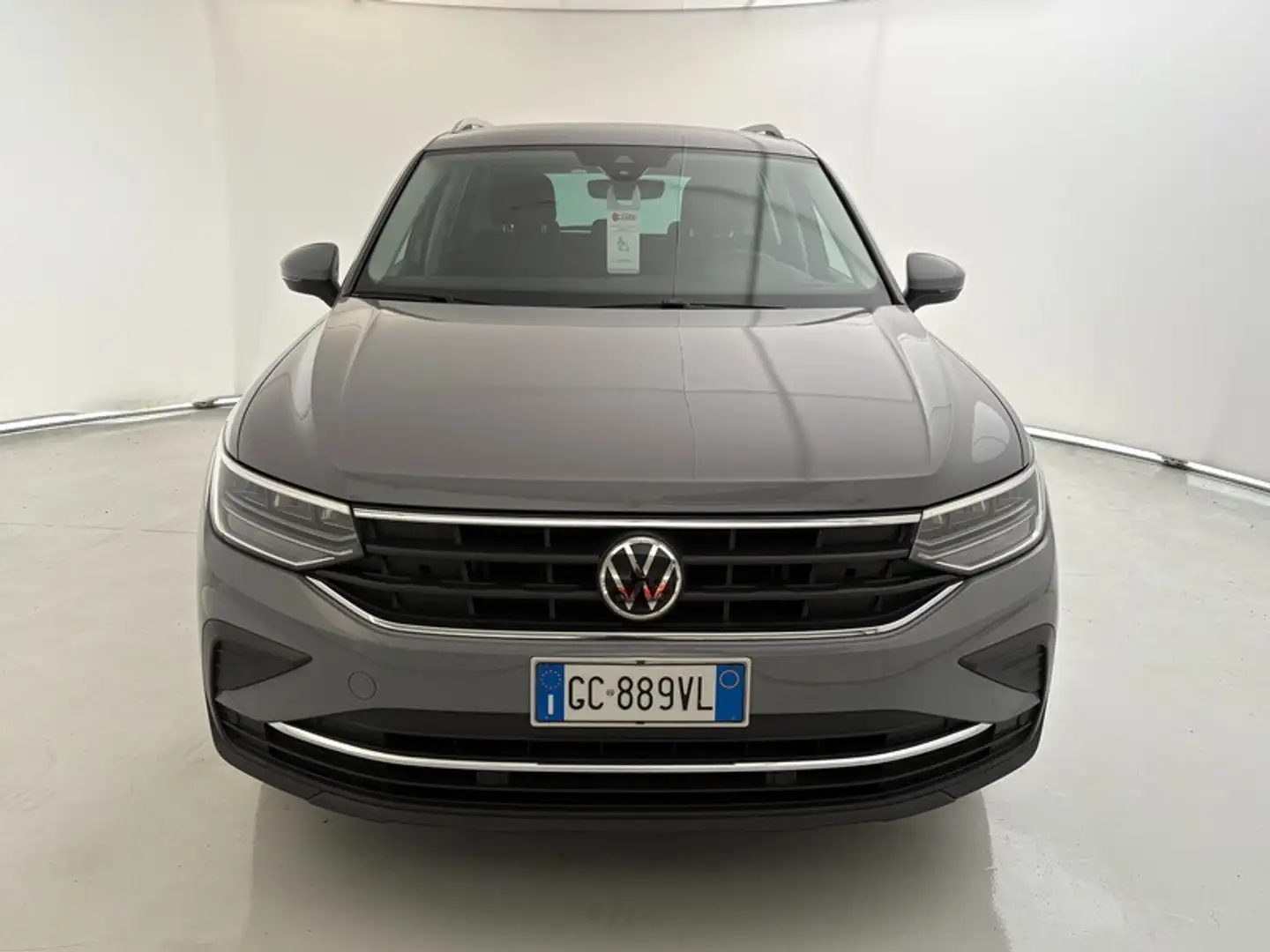 Volkswagen Tiguan 1.5 TSI ACT Life Gris - 2