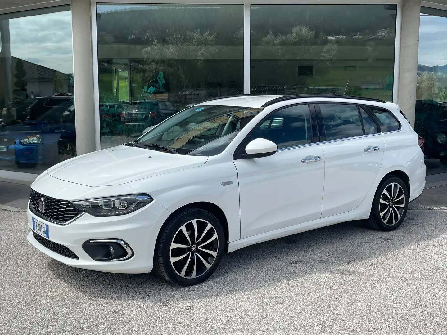 Fiat Tipo SW 1.6 mjt Lounge s Weiß - 1