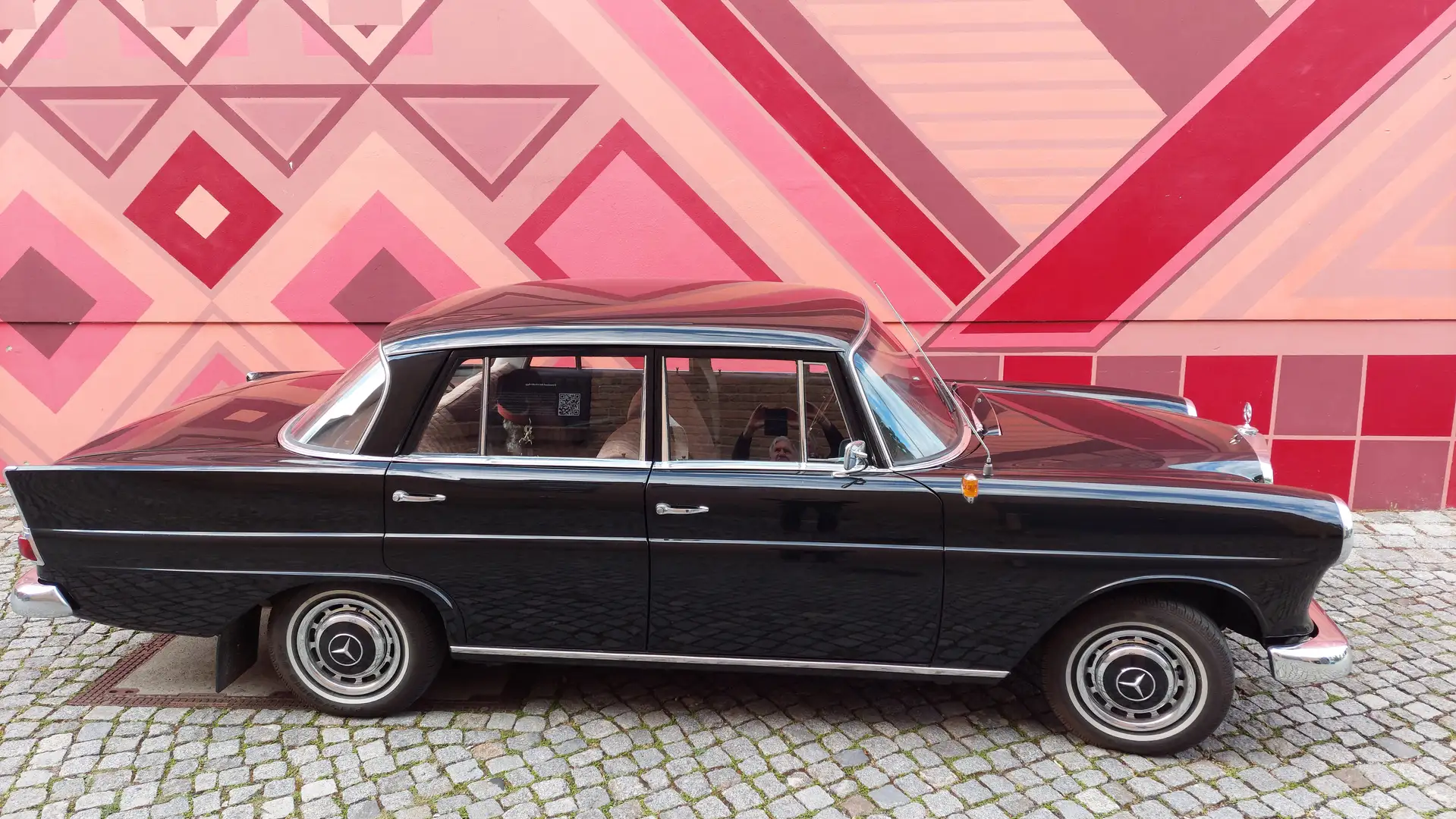 Mercedes-Benz 190 190 c, Heckflosse W 110 OLDTIMER Schwarz - 1
