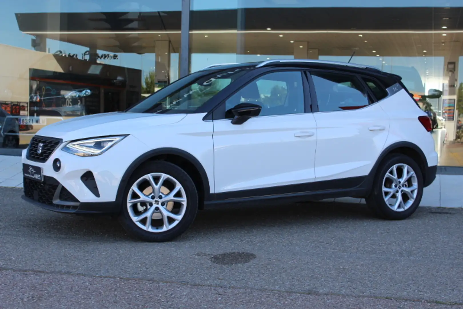 SEAT Arona 1.0 TSI S&S FR DSG7 XM 110 Weiß - 2