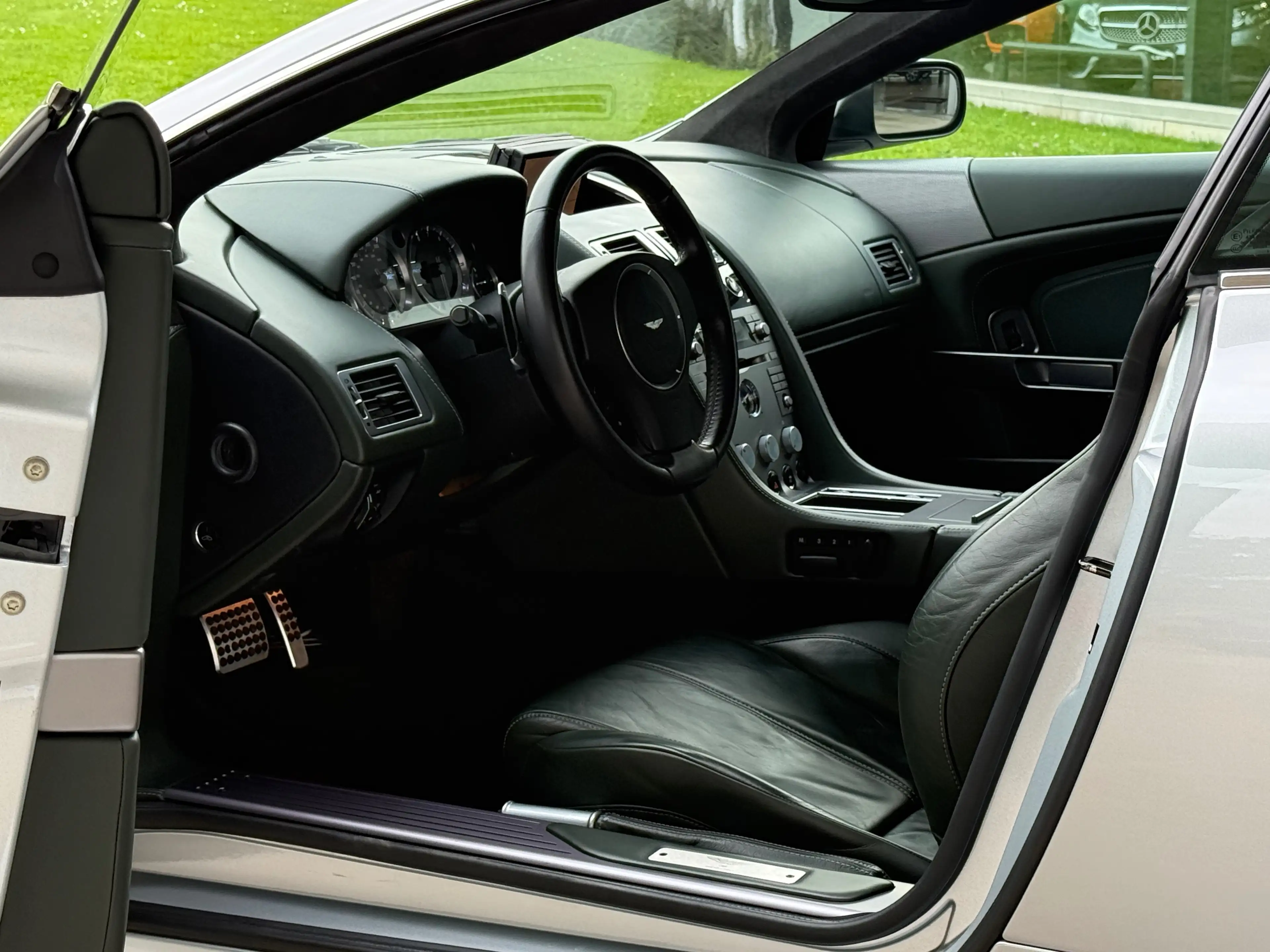 Aston Martin DB9 5.9i V12, 1ère main, Historique Aston Martin — photo 9
