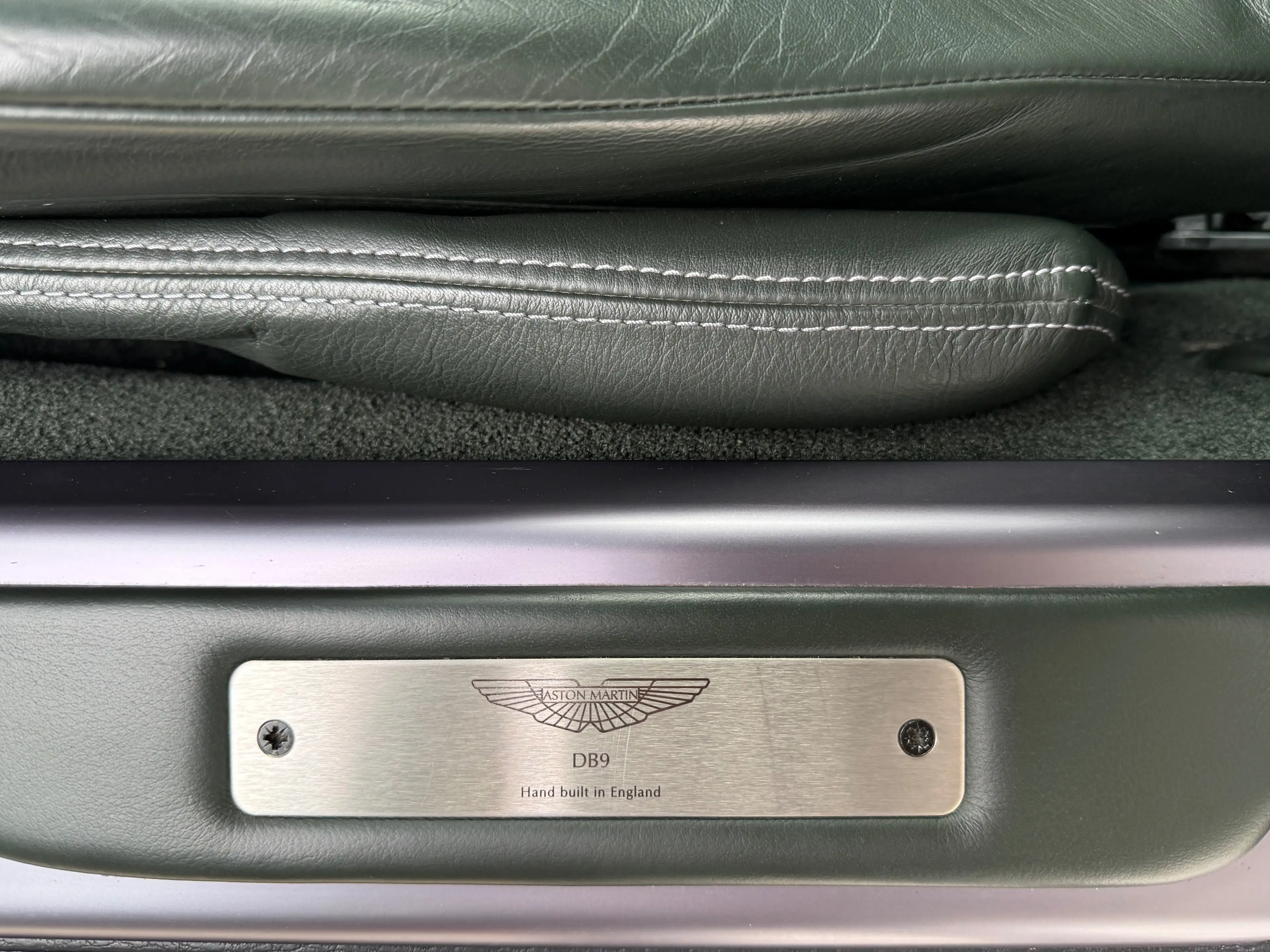 Aston Martin DB9 5.9i V12, 1ère main, Historique Aston Martin — photo 12