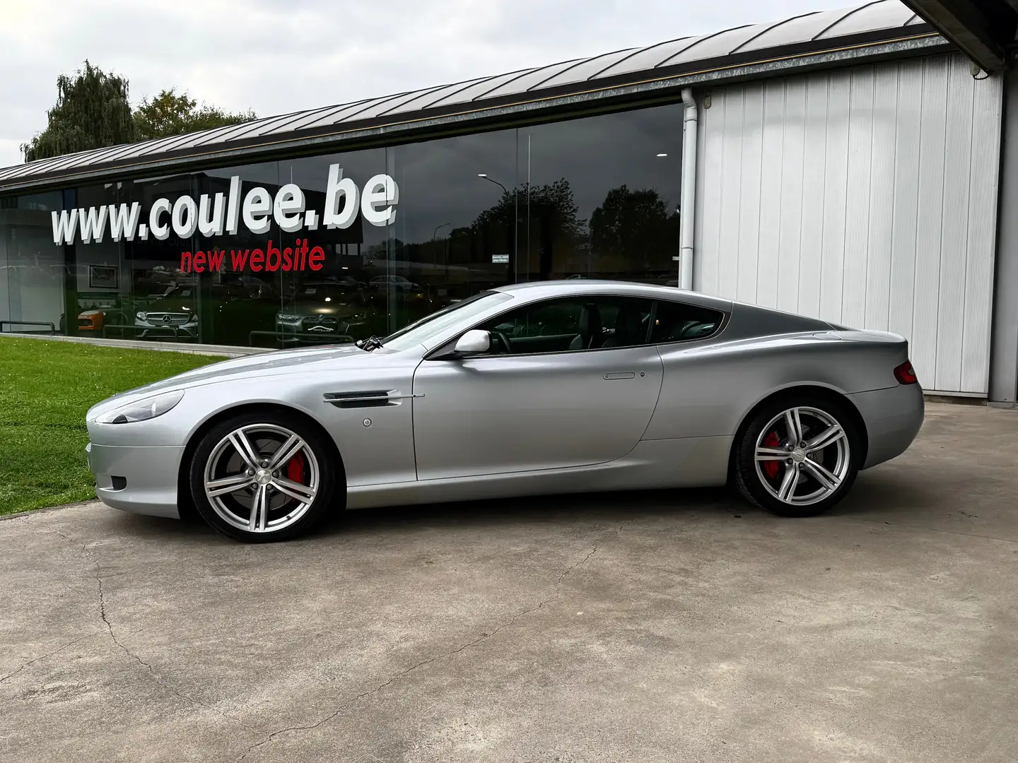 Aston Martin DB9 5.9i V12, 1ère main, Historique Aston Martin Zilver - 2