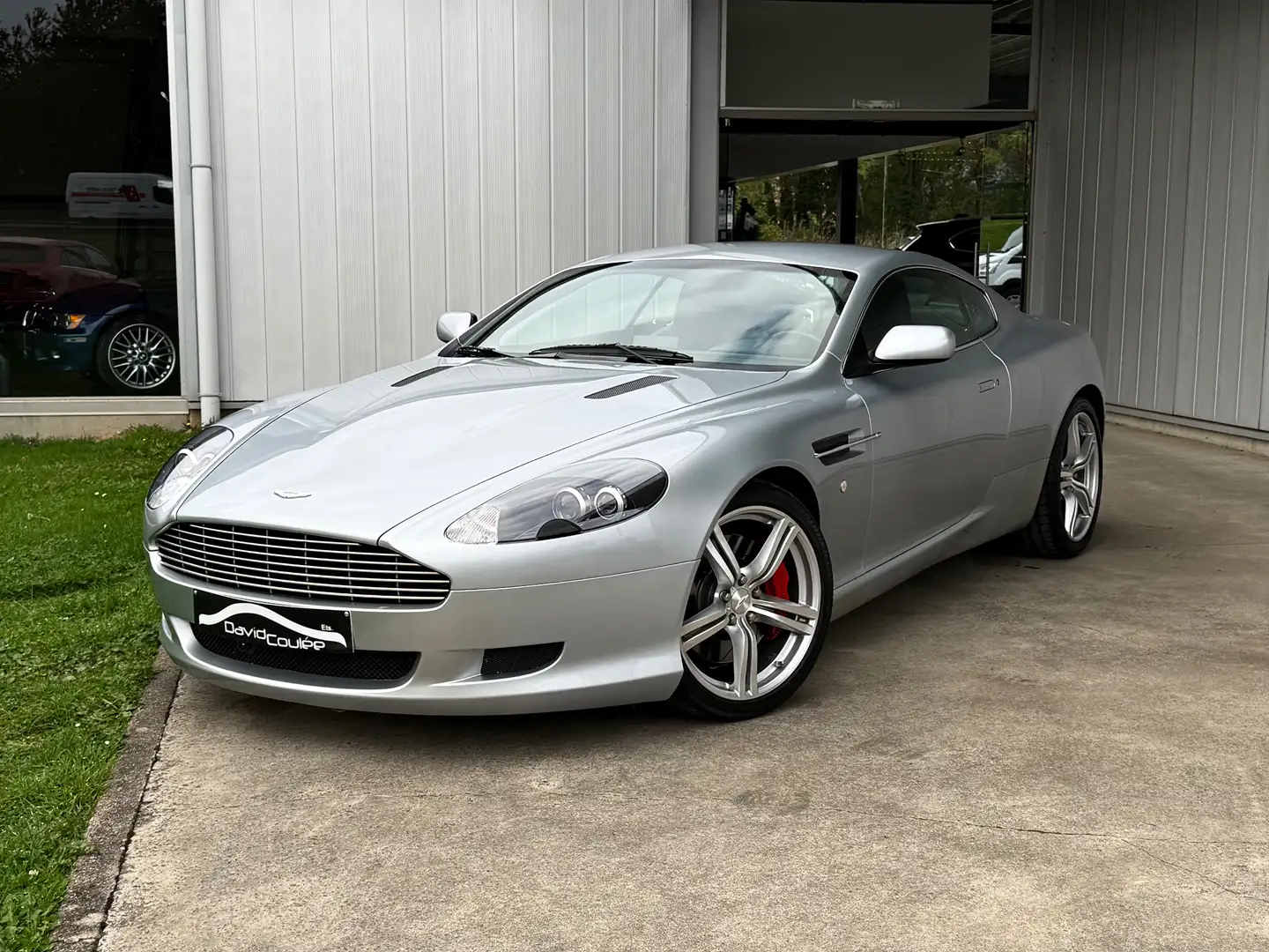 Aston Martin DB9 5.9i V12, 1ère main, Historique Aston Martin Zilver - 1