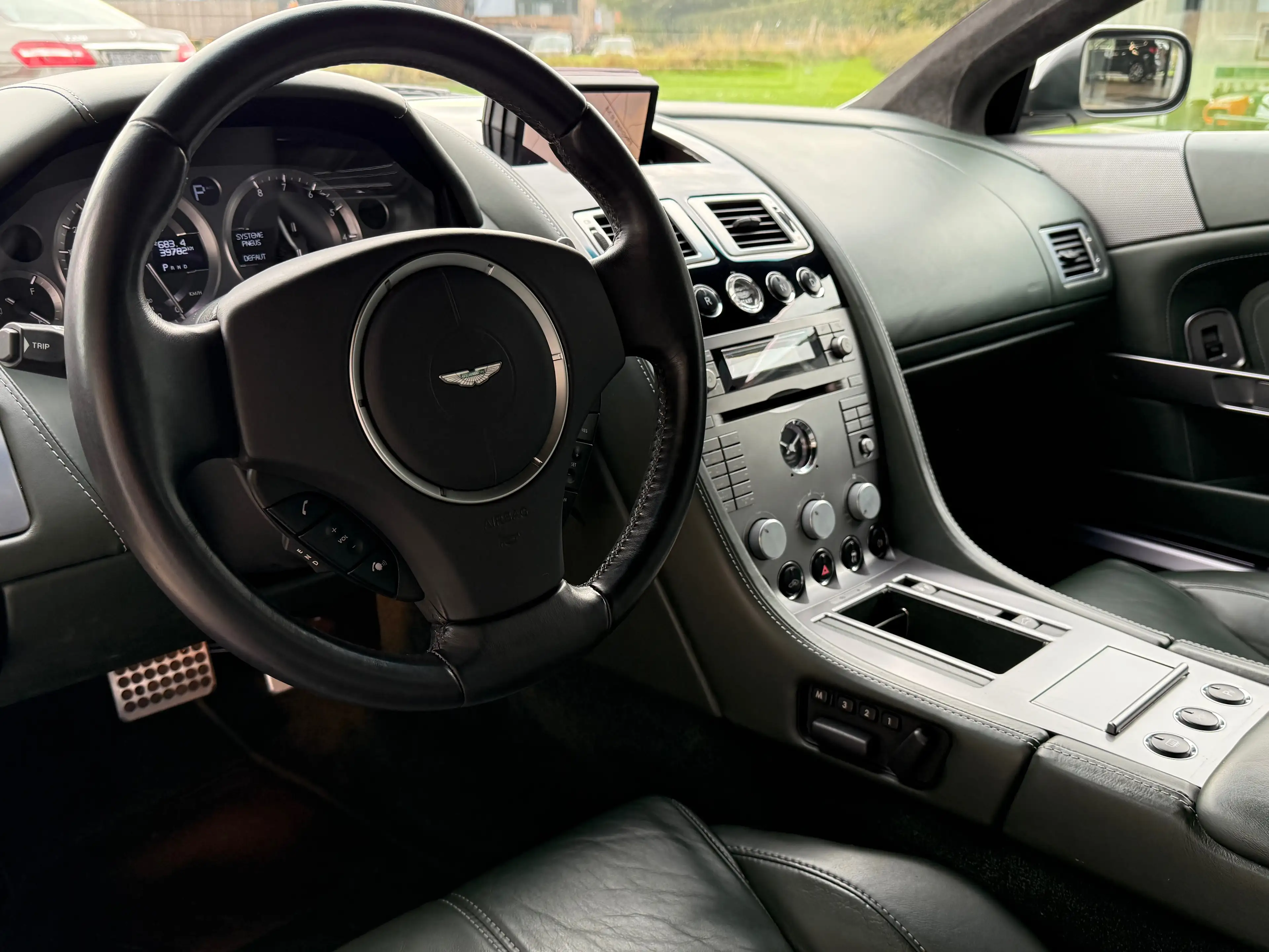 Aston Martin DB9 5.9i V12, 1ère main, Historique Aston Martin — photo 13