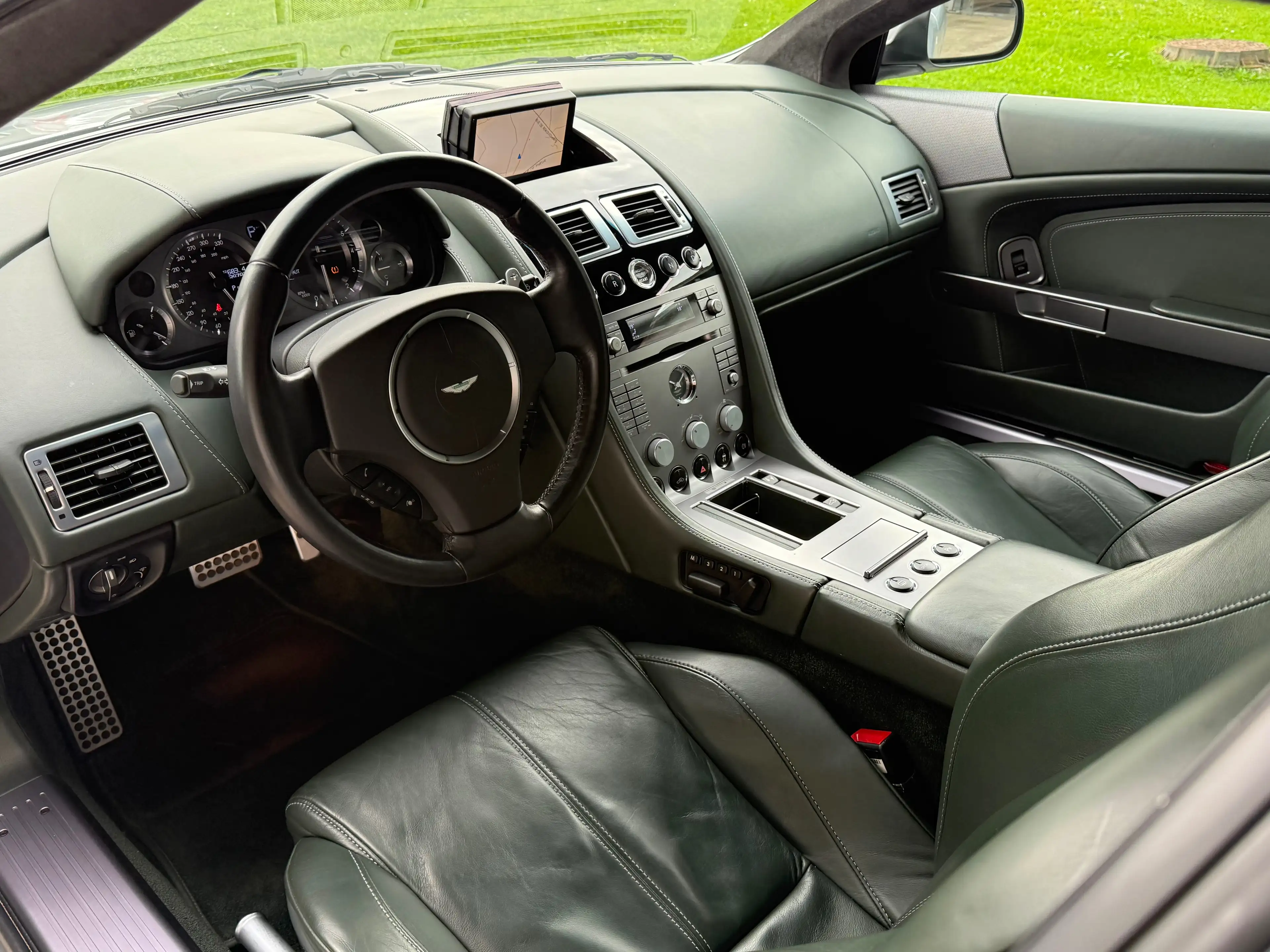 Aston Martin DB9 5.9i V12, 1ère main, Historique Aston Martin — photo 10