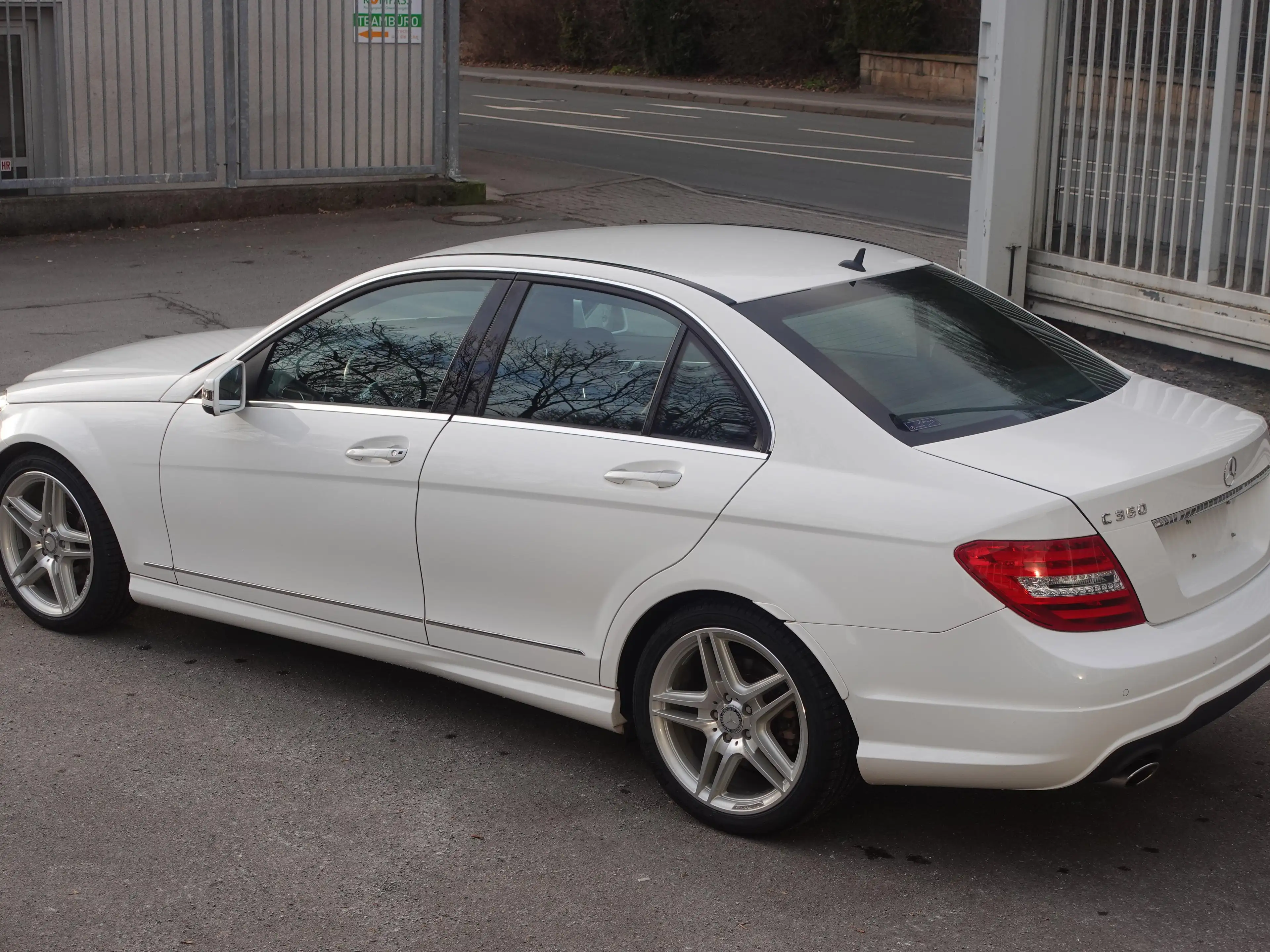 Mercedes-Benz C 350 C 350 AMG Sport-Paket Leder Comand ILS Kamera — photo 15