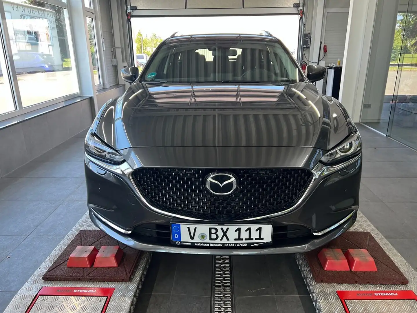 Mazda 6 2.0L SKYACTIV G 165 6MT FWD CENTER-LINE Grau - 2