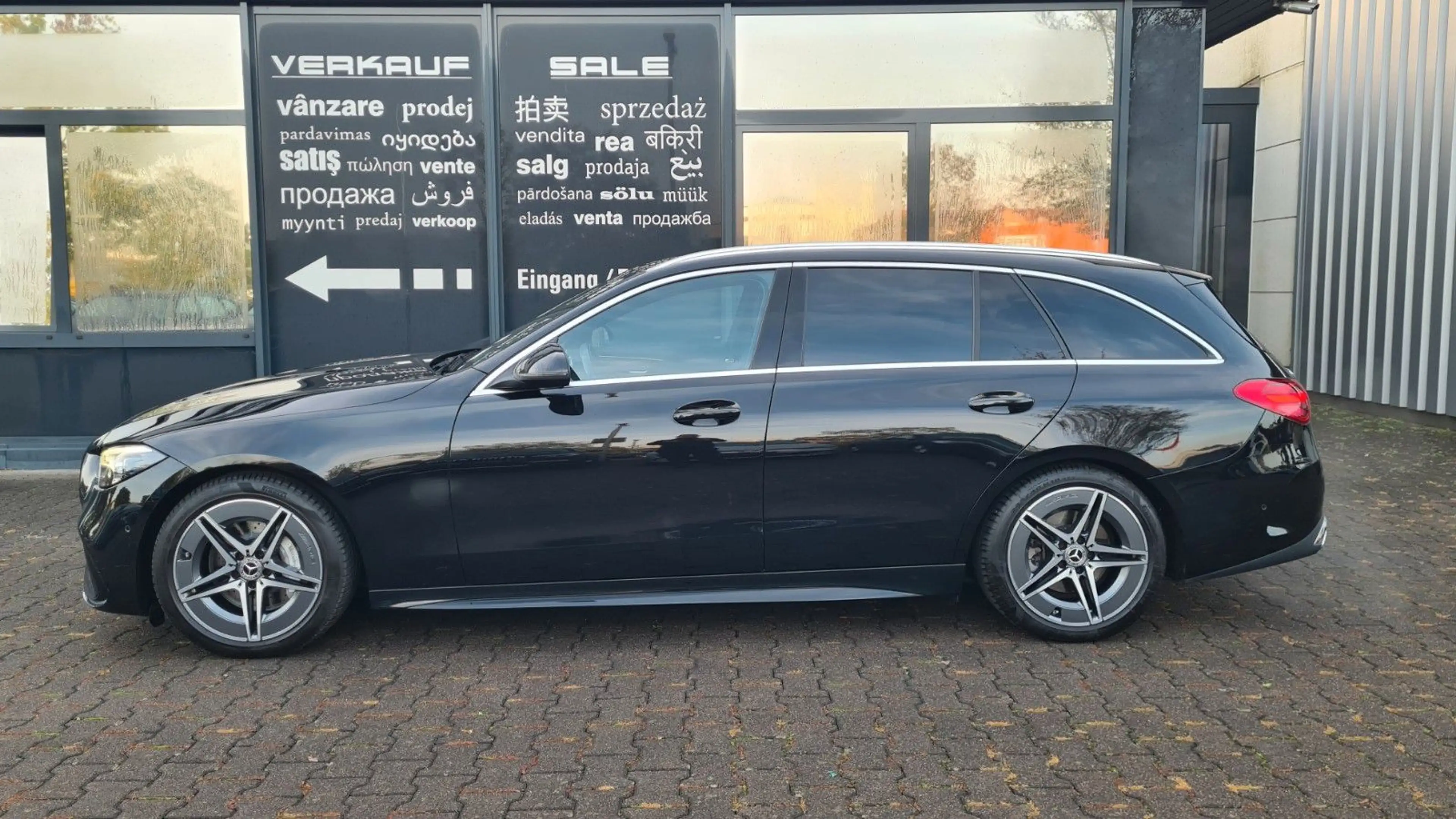 Mercedes-Benz C 220 d T AMG LINE - ASSISTS - DIGITAL - AHK - — photo 4