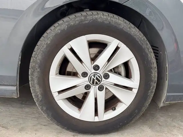 Volkswagen Golf view 14
