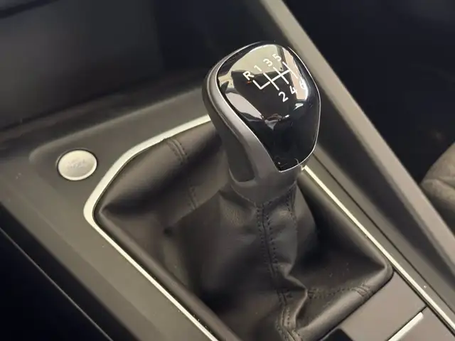 Volkswagen Golf view 24