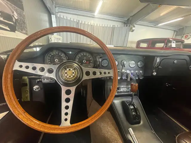 Jaguar E-Type view 14