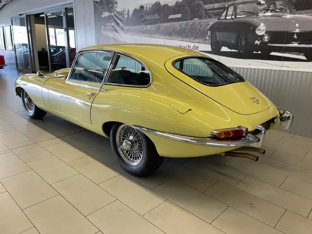 Jaguar E-Type view 11
