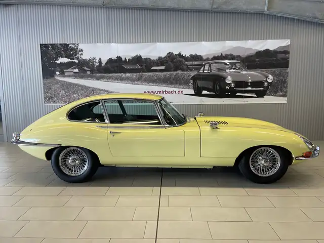 Jaguar E-Type view 6
