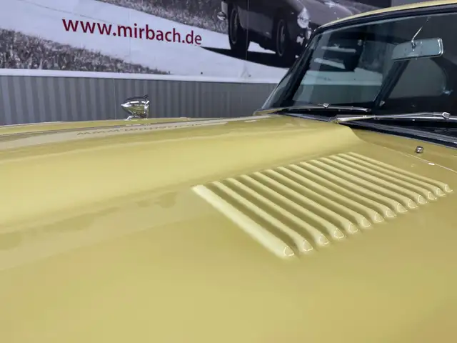 Jaguar E-Type view 3